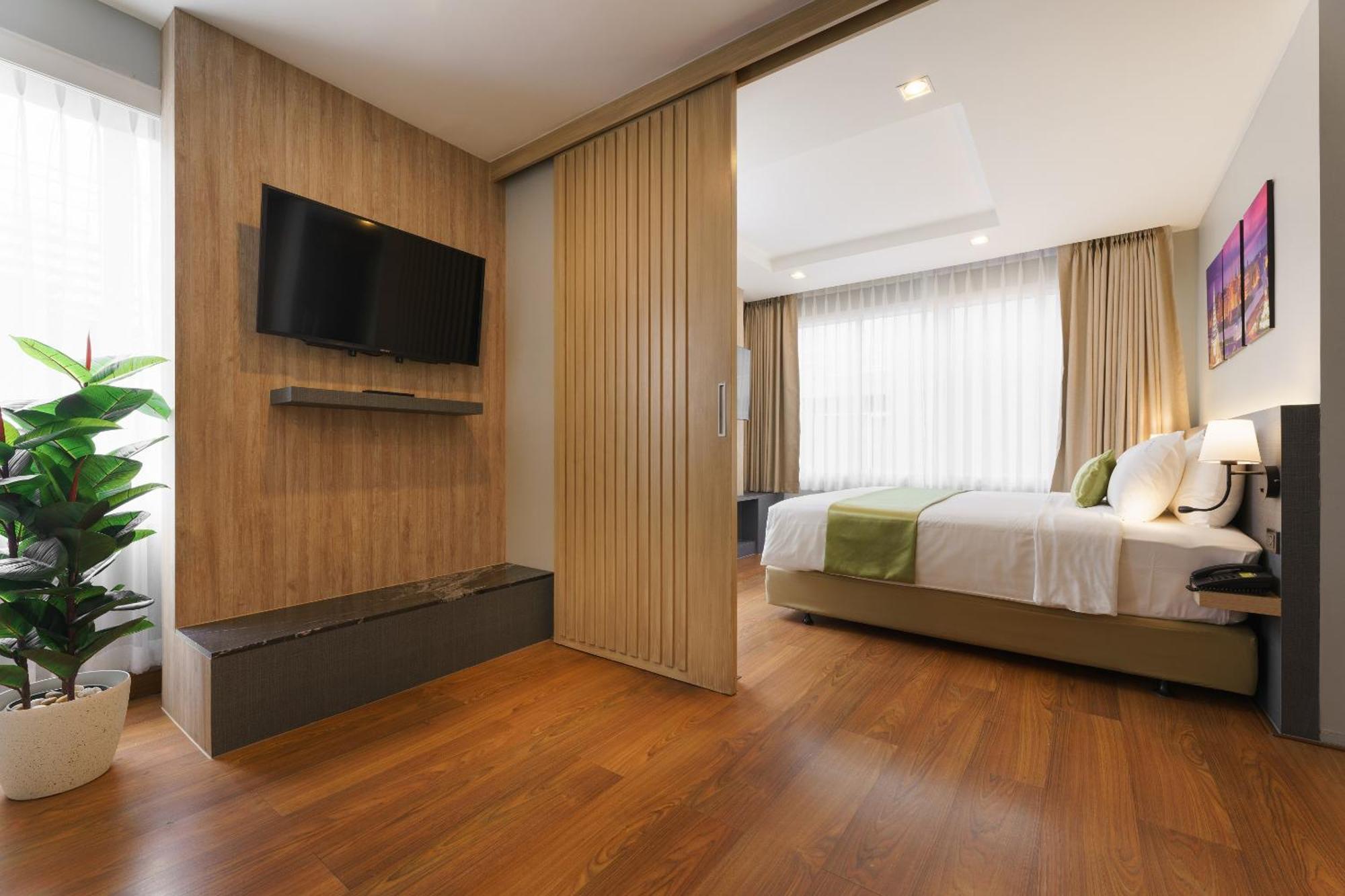 Corner Double Room